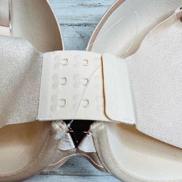 NEW Victoria's Secret Bra 38DDD Cream Shimmer Padded Feminine Underwire Molded - Picture 4 of 5